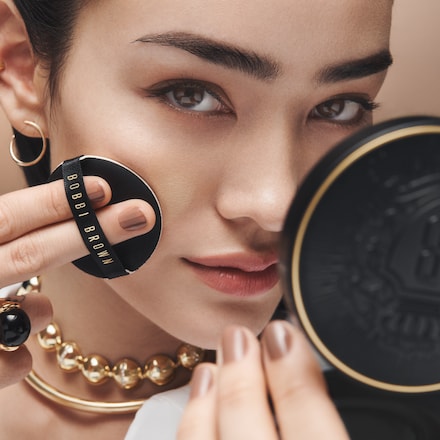 未使用⭐︎ボビィブラウン ウェイトレススキンクッションファンデーション 02 ウェイトレス スキン クッション ファンデーション SPF 40