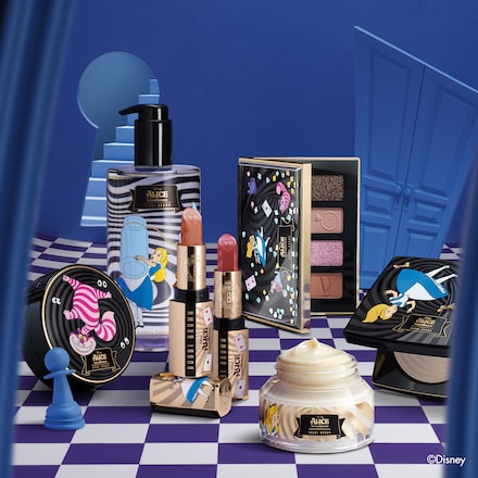 Alice in Wonderland Eye Shadow Palette